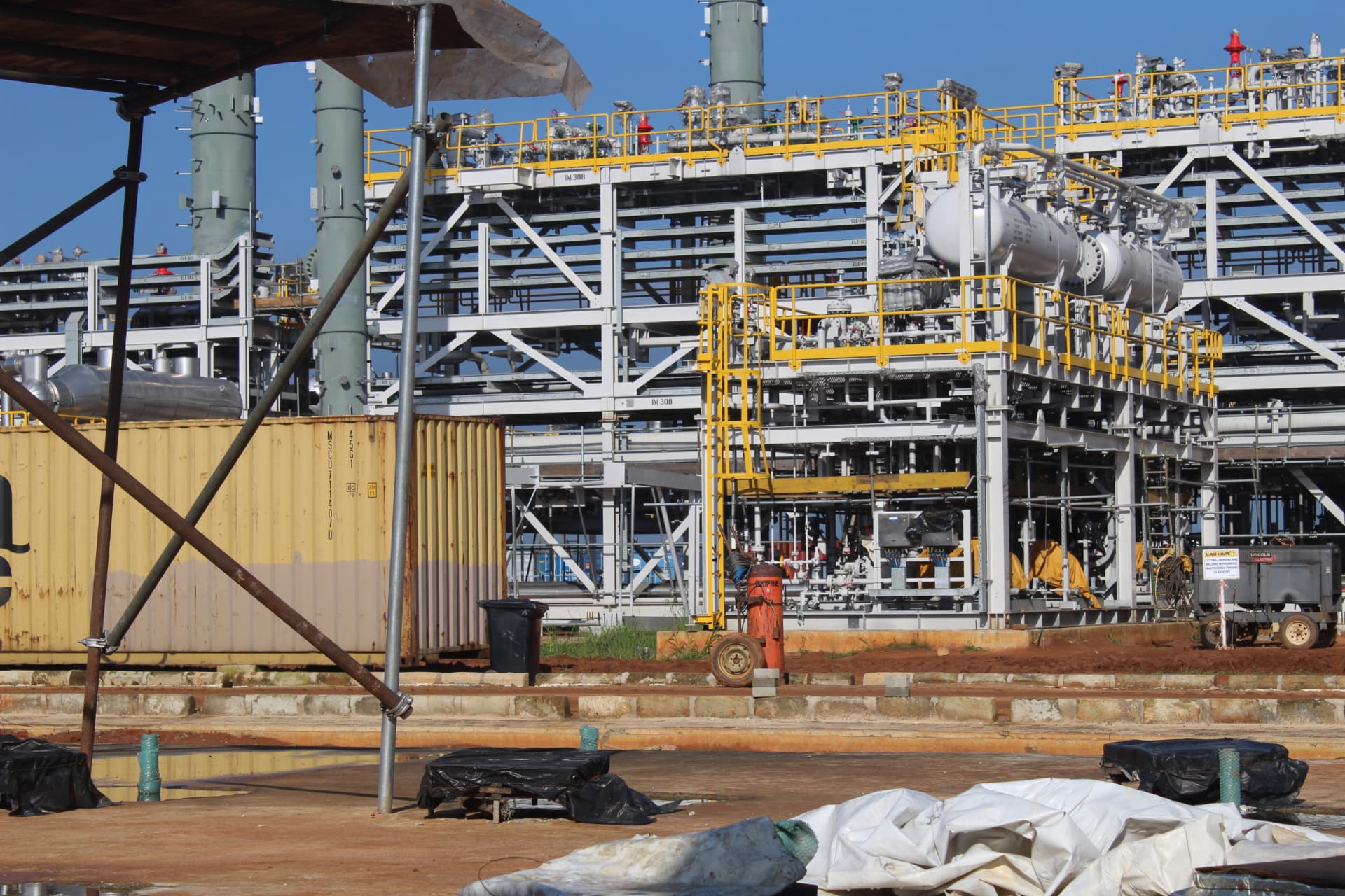 Gas processing modules adjacent to the foundation grouting works