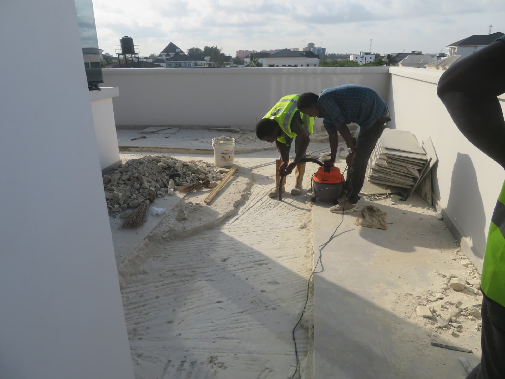 Dust extraction and surface preparation along the terrace slab