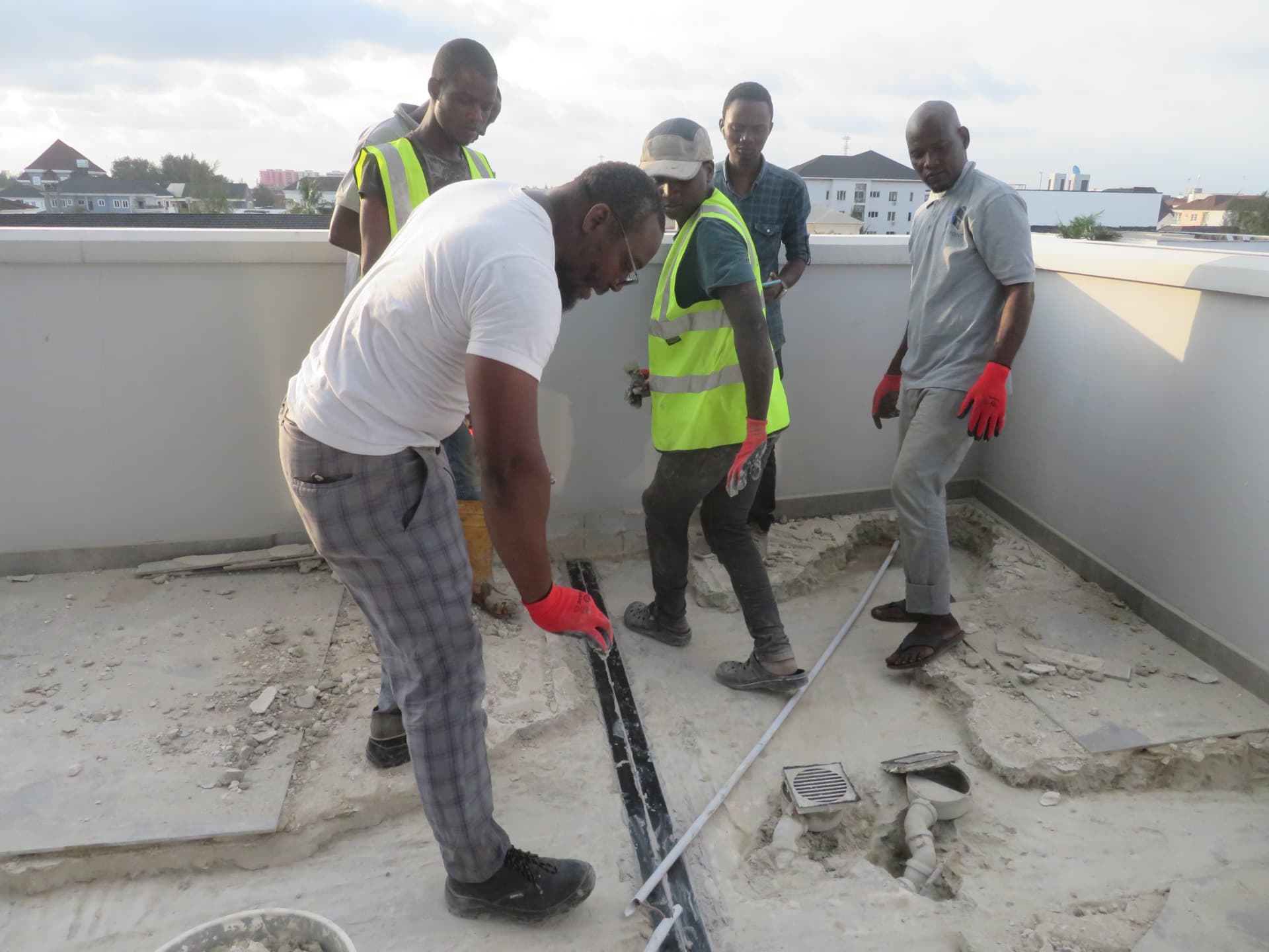 Team measuring and setting out laminate runs across the roof deck